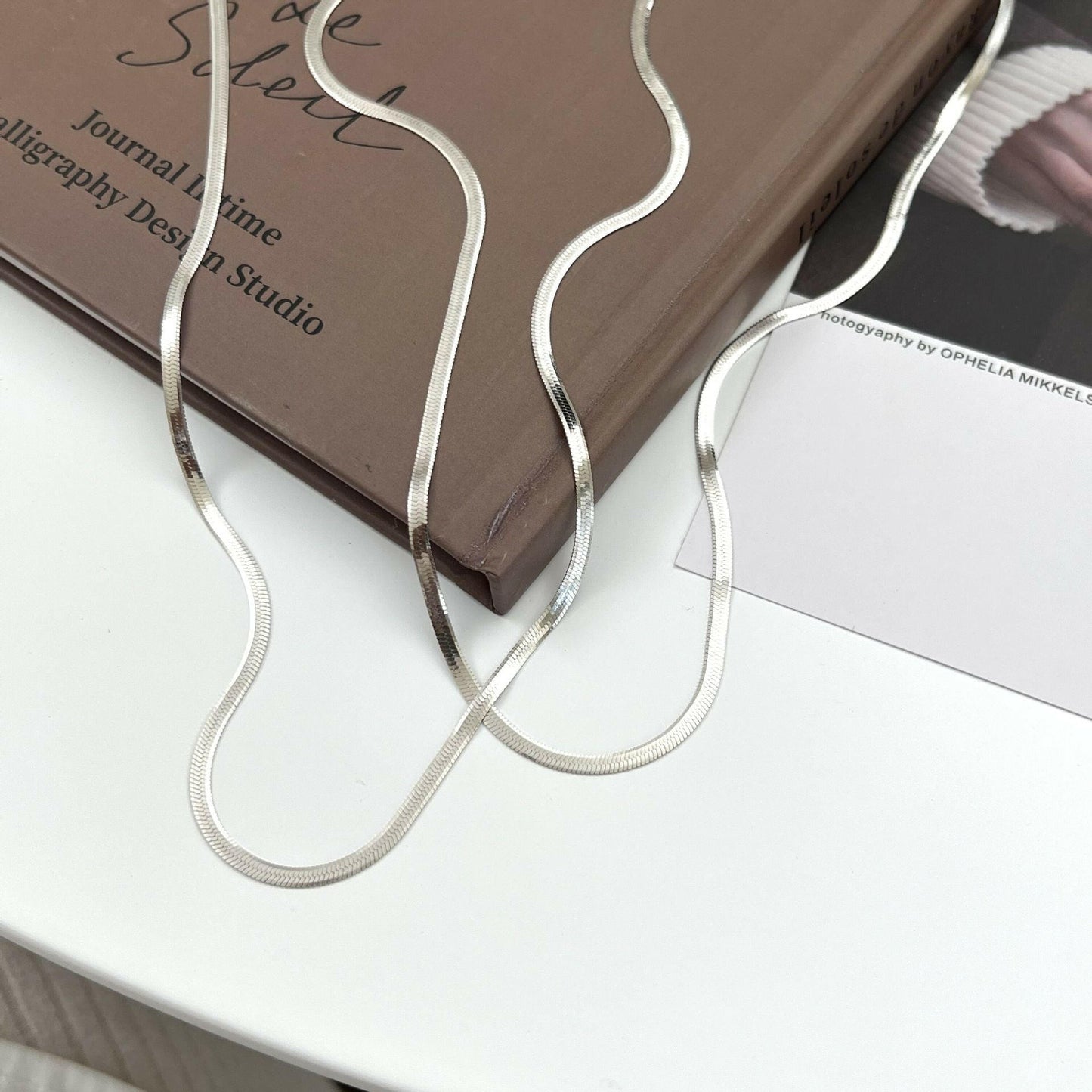 holding hengxin s925 sterling silver blade necklace womens italy 2024 new simple cold wind snake clavicals