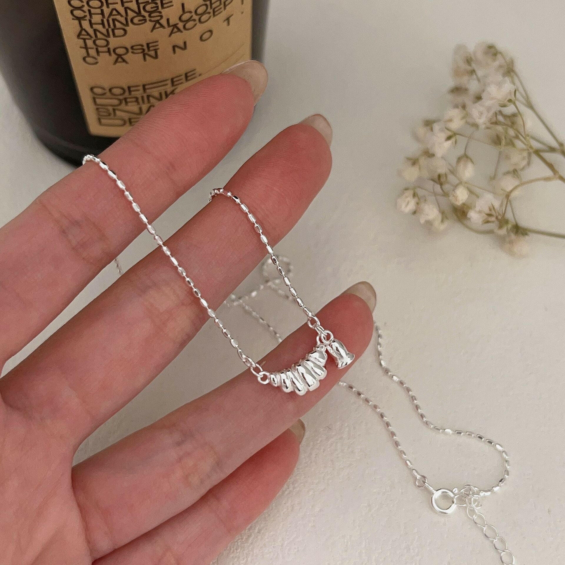holding hengxin s925 sterling silver light luxury bull horn bag necklace female korean dongdamen new niche temperament high level collarbone chain