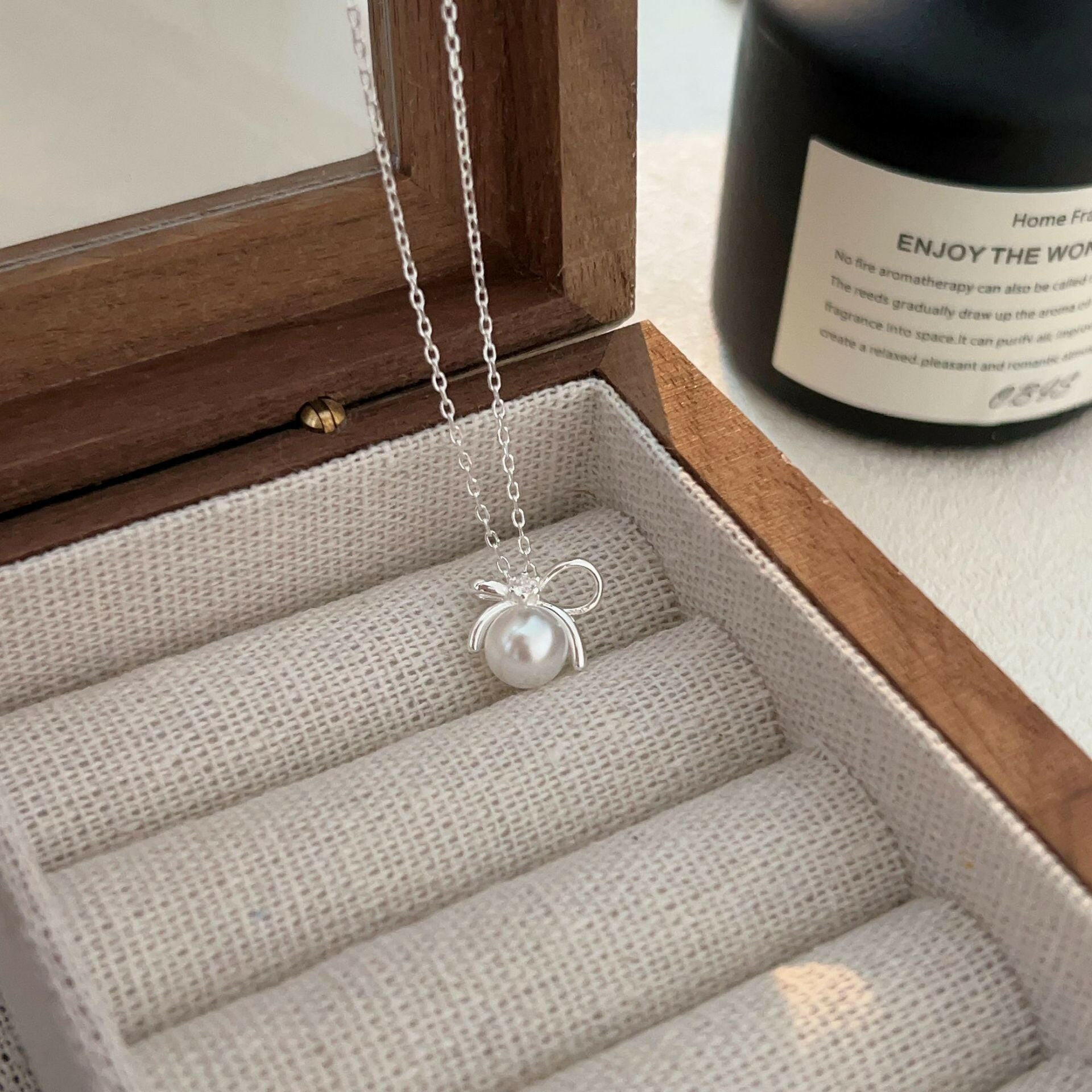 holding hengxin s925 sterling silk bow pearl necklace niche mild luxury fashion quality clasized quality clasized quality classed claolids 2024 korean version new