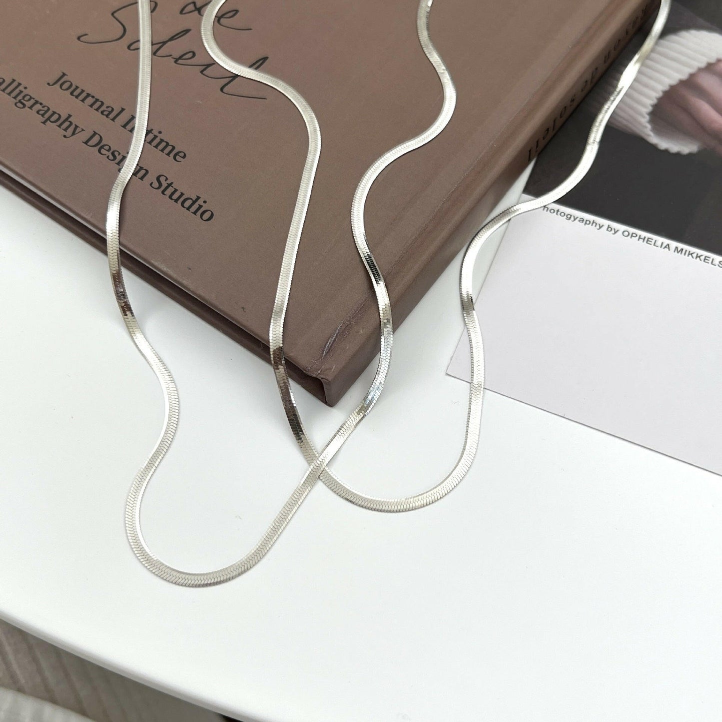 holding hengxin s925 sterling silver blade necklace womens italy 2024 new simple cold wind snake clavicals