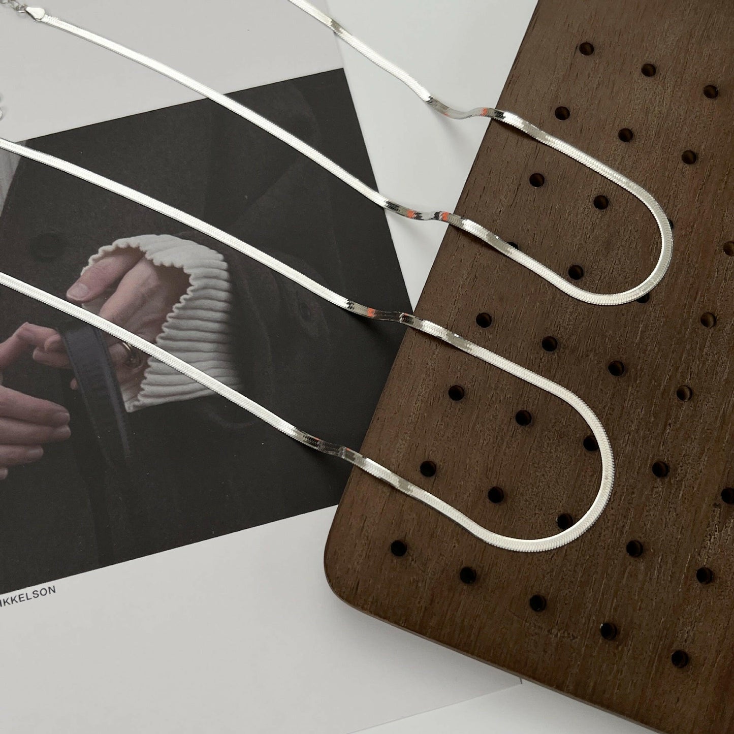 holding hengxin s925 sterling silver blade necklace womens italy 2024 new simple cold wind snake clavicals