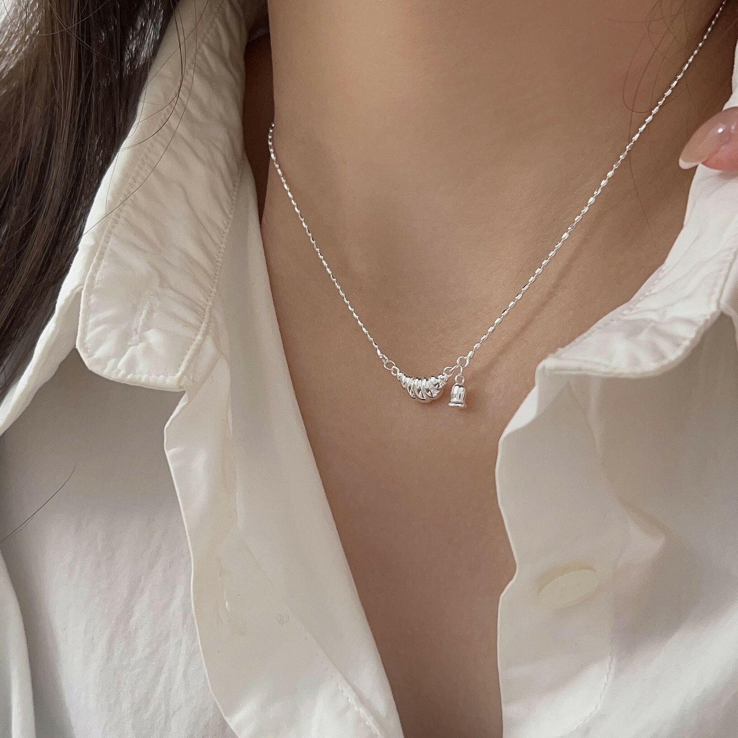 holding hengxin s925 sterling silver light luxury bull horn bag necklace female korean dongdamen new niche temperament high level collarbone chain