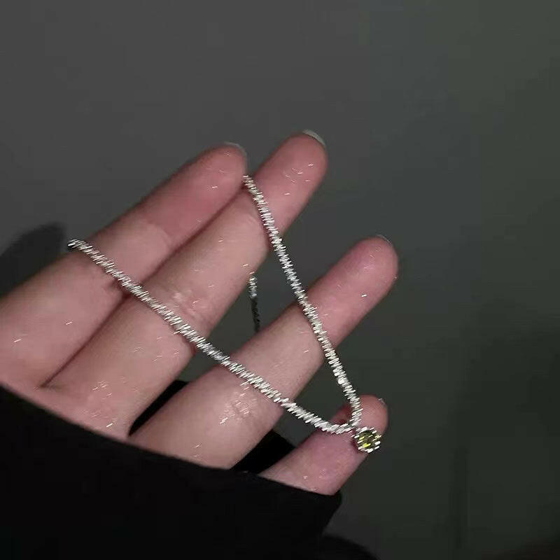holding the constant s925 sterling silver grandmother green vermiculite sparkling necklace female light luxury high level high level sense of niche collarbone chain