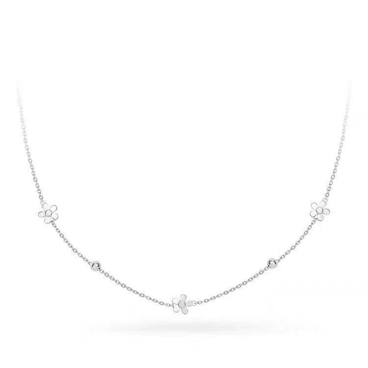 holding s925 sterling silver simple flower necklace female light luxury small senior senior smart variety wearing temperant clavicle chain