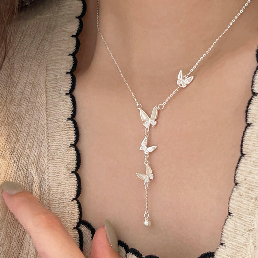holding hengxin s925 silk to shell butterfly necklace female korea niche design sensory temperature light luxury 2024 selata chain