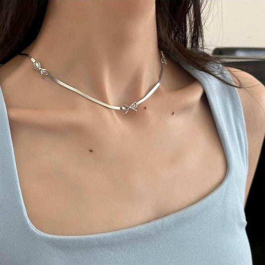 holding hengxin s925 sterling silk bow snake bone chain necklace women 2024 explosion niche senior smart light luxury clasia bone chain