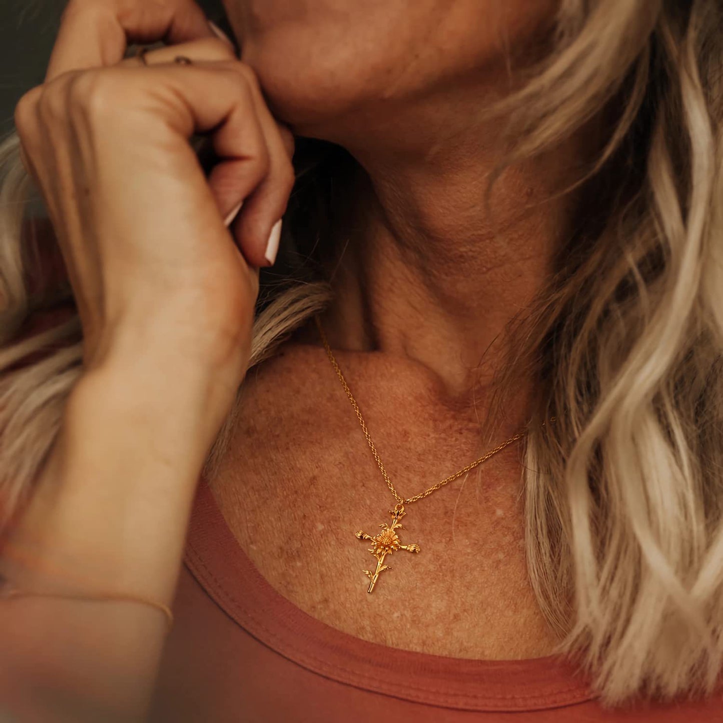 18K Gold Plated Cross Necklace, Birth Flower Pendant, 3D Floral Design, Adjustable O-Shaped Chain, Perfect Mother's Day Gift