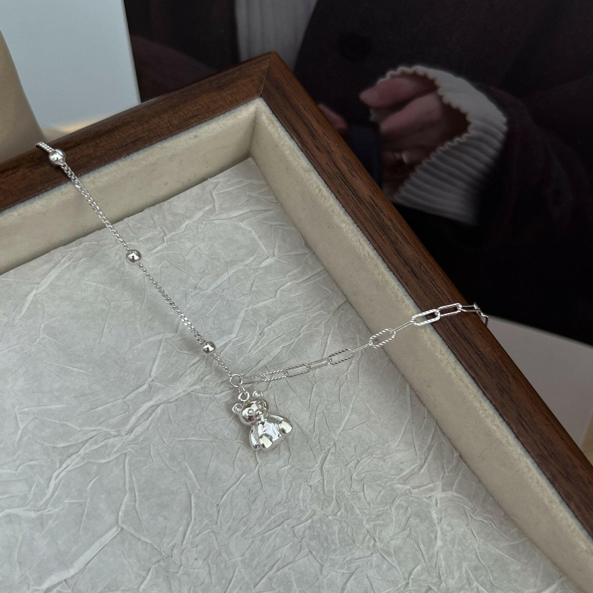 holding hengxin s925 sterling silver bear necklace female 2024 new trendy light luxury design wild temperament clavicle chain 1