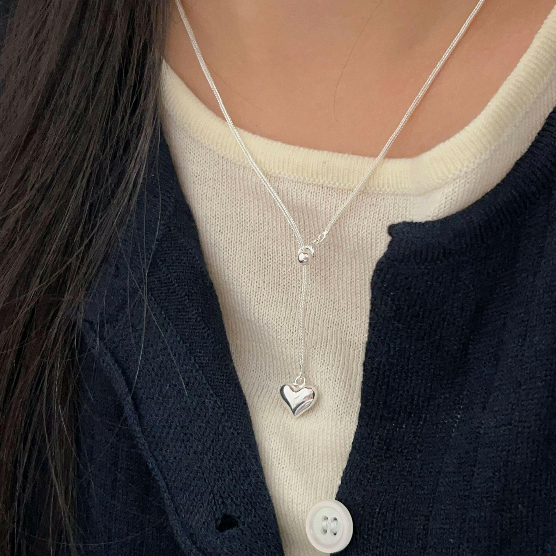 holding the heng s925 sterling silver love stretch necklace female niche design sensor clavicle chain 2024 korean version of the new tide