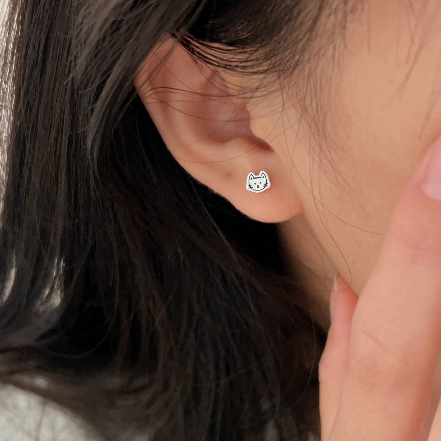 S925 Sterling Silver Cartoon Kitten Stud Earrings - Cute and Simple Design